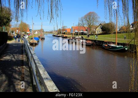 Der Museumshafen in Carolinensiel. Carolinensiel wurde 1730th gegründet. Der Namensgeber des Dorfes war Sophie Caroline. Carolinensiel; Ostfriesland; UNESCO-Welterbe, Niedersachsen; Deutschland; Europa-Foto: 9. April 2015 Stockfoto