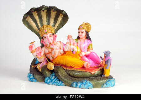 Statue von Lord Ganesh schlafen auf dem Platz von Vishnu; Indien Stockfoto