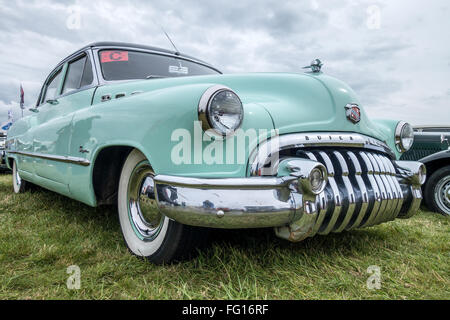 Alten Buick acht geparkt auf Shoreham Flugplatz Stockfoto