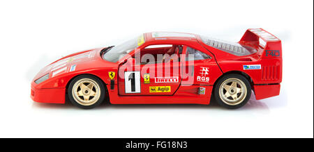 Ferrari F40 in Rennen trimmen auf weißem Hintergrund Stockfoto