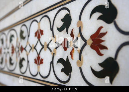 Aus Marmor Intarsien von ineinandergreifenden Designs an Wand des Taj Mahal siebte Weltwunder der Antike, Agra, Uttar Pradesh Stockfoto