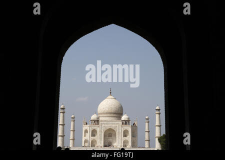 Taj Mahal sehen durch Bogen siebte Weltwunder der Antike, Agra, Uttar Pradesh, Indien zum UNESCO-Weltkulturerbe Stockfoto