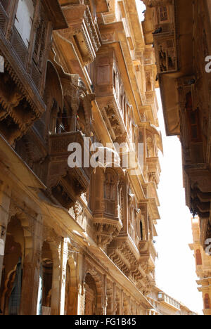 Niedrigen Winkel Blick auf Patwon Ki Haveli, Jaisalmer, Rajasthan, Indien Stockfoto