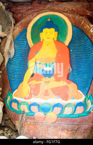 Gautam Buddha bunte Malerei auf Stein in Norbulinka Kloster , Sidhpur , Dharamshala , Himachal Pradesh , Himalaya , Indien Stockfoto