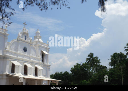 Die weiße Kirche Goa Maharashtra Indien Asien September 2010 Stockfoto