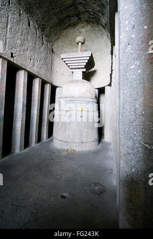 Bedsa Fels geschnitten Höhle Details des Stupa und Innenausstattung aus der Zeit um 2. Jahrhundert v. Chr., District Pune, Maharashtra, Indien Stockfoto