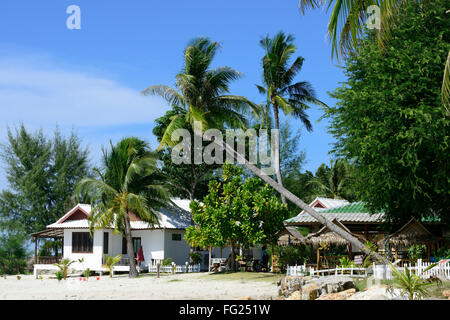 Bungalow mit einem Luxus-Resort auf Ao Chaloklum Strand, Insel Koh Phangan, Provinz Surat Thani, Thailand, Südostasien Stockfoto