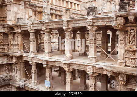 Evan; Säulen am Queens Schritt gut; Patan; Gujarat; Indien Stockfoto