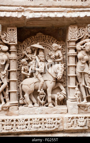 Skulptur von Kalki an der Wand der Königinnen Schritt gut; Patan; Gujarat; Indien Stockfoto