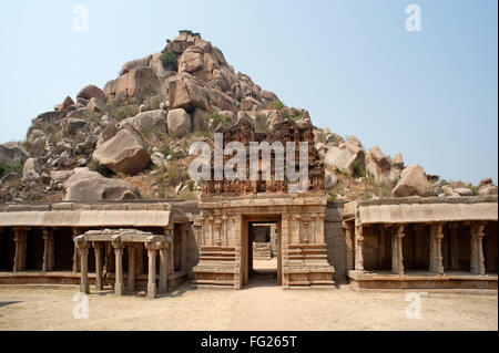 Achyutaraya Tempel und Matanga Hill in Hampi; Karnataka; Indien Stockfoto