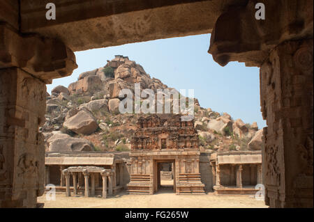 Achyutaraya Tempel und Matanga Hill in Hampi; Karnataka; Indien Stockfoto