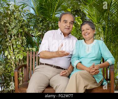 Altes Paar entspannend, älterer Mann Frau, älterer Ehemann Frau, HERR#702T,702S Stockfoto