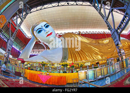 Chauk Htat Gyi Pagode und liegender Buddha-Statue, Yangon, Myanmar Stockfoto