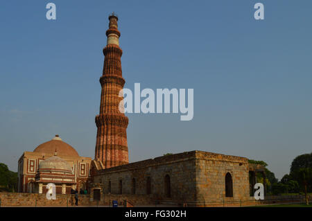 Qutub Minar, befindet sich 120 Meter, der höchste gemauerte minarety in der Welt. Der Turm befindet sich in Neu-Delhi, Indien. Stockfoto