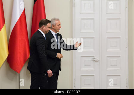 Warschau, Polen. 17. Februar 2016. Polnischer Präsident Andrzej Duda und Präsident des Deutschen Bundesrates Stanislaw Tillich während einer Besprechung. Bildnachweis: Mateusz Wlodarczyk/Pacific Press/Alamy Live-Nachrichten Stockfoto