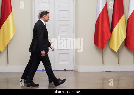 Warschau, Polen. 17. Februar 2016. Polnischer Präsident Andrzej Duda und Präsident des Deutschen Bundesrates Stanislaw Tillich während einer Besprechung. Bildnachweis: Mateusz Wlodarczyk/Pacific Press/Alamy Live-Nachrichten Stockfoto