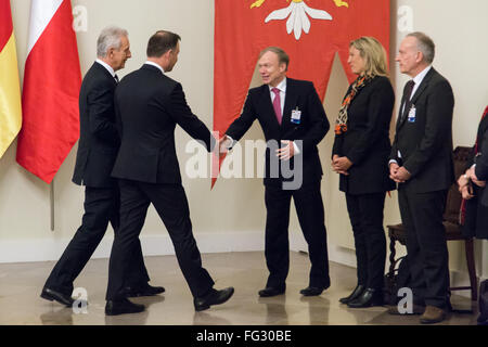 Warschau, Polen. 17. Februar 2016. Polnischer Präsident Andrzej Duda und Präsident des Deutschen Bundesrates Stanislaw Tillich während einer Besprechung. Bildnachweis: Mateusz Wlodarczyk/Pacific Press/Alamy Live-Nachrichten Stockfoto