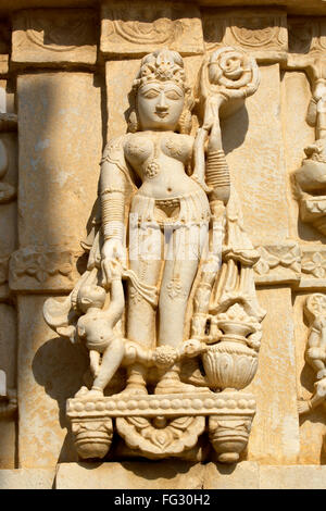 Statue geschnitzt an der Wand des Jagat Shiromani Tempel, Jaipur, Rajasthan, Indien, Asien Stockfoto