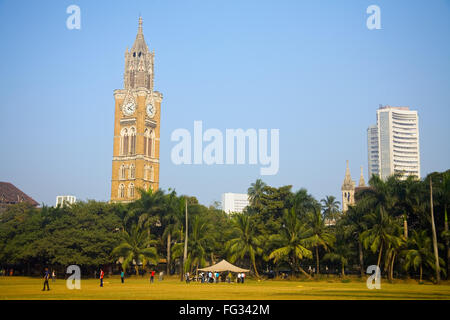 Oval Maidan und Rajabai Clock Tower; Bombay; Mumbai; Maharashtra; Indien 16 12 2009 Stockfoto