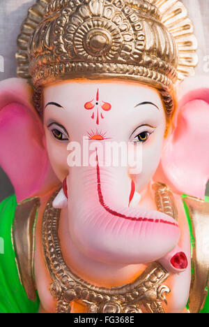 Idol von Ganesh Elefant Gott zum Verkauf in Ganeshotsav geleitet; Pune; Maharashtra; Indien Stockfoto