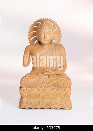 Gott Buddha Idol in Zedernholz Stockfoto