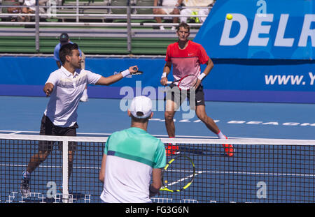 Delray Beach, Florida, USA. 17. Februar 2016. 17. Februar: DELRAY BEACH, FL: Das Team von MIRNYI/HUEY und Niederlage GONZALEZ/FRYSTENBERG 63 76(5) 2016 Delray Beach Open statt eine Turnier der ATP Masters 250 Delray Beach Tennis Center in Delray Beach, Florida. Bildnachweis: Andrew Patron/Zuma Draht Credit: Andrew Patron/ZUMA Draht/Alamy Live-Nachrichten Stockfoto