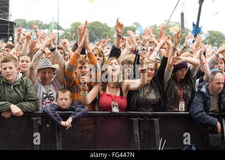 Publikum beim Glastonbury Festival 2008, Somerset, England, Großbritannien. Stockfoto