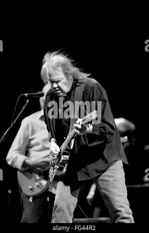 Neil Young auf die Pyramide Bühne, Glastonbury Festival 2009, Somerset, England, Vereinigtes Königreich. Stockfoto