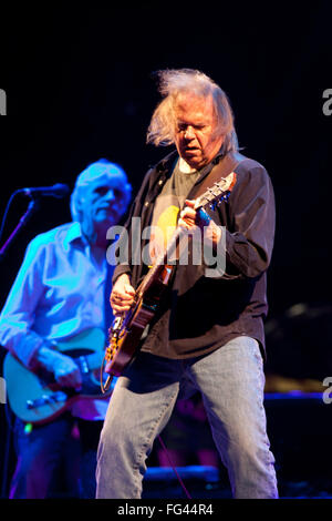 Neil Young auf die Pyramide Bühne, Glastonbury Festival 2009, Somerset, England, Vereinigtes Königreich. Stockfoto