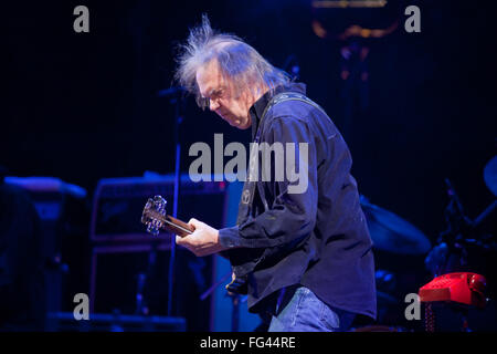 Neil Young auf die Pyramide Bühne, Glastonbury Festival 2009, Somerset, England, Vereinigtes Königreich. Stockfoto