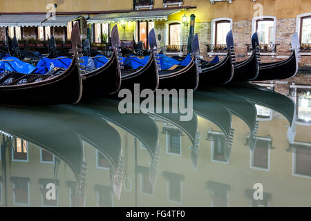 Teilchen von einer Gondel in Venedig, die Gondel ist eine großartige Lösung für den Transport im Kanal Stockfoto