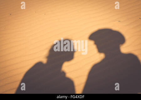 Fotografen unter Bild von einem Sand-Dünen Stockfoto