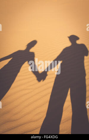 Fotografen unter Bild von einem Sand-Dünen Stockfoto