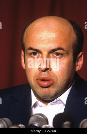 Washington, DC, USA, Mai 1986. Natan Sharansky russischen vertritt spricht zu Reportern während einer Pressekonferenz in Washington nur 3 Monate da er von einem sowjetischen Gulag (Gefängnis) veröffentlicht wurde. n 1977 Sharansky unter dem Vorwurf der Spionage für die DIA und Hochverrats verhaftet und verurteilt zu 13 Jahren Zwangsarbeit in Perm 35, einem sibirischen Arbeitslager (Gulag). Sharansky erschien in einer Auflage von März 1990 der Zeitschrift National Geographic. Den Artikel "Die letzten Tage des Gulag" von Mike Edwards, Profile mit Fotos und Text eines der wenigen verbleibenden sowjetischen Gefängnis Arbeitslager Credit: Mark Reinstein Stockfoto