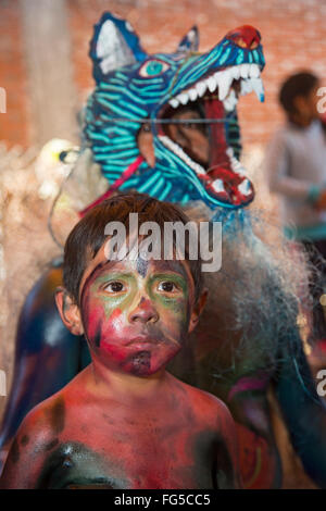 San Martín Tilcajete, Oaxaca, Mexiko - Bewohner feiern Karneval am Tag bevor die Fastenzeit beginnt. Stockfoto