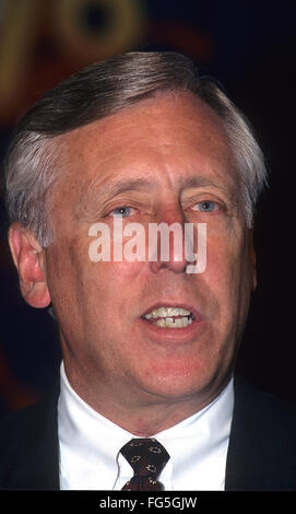 Washington DC, USA, 1996 Kongreßabgeordnetes Steny Hoyer (D) MD. Steny Hamilton Hoyer ist der US-Vertreter für Marylands 5. Kongreßbezirk, seit 1981. Der Bezirk umfasst eine große Schneise der ländlichen und suburbanen Gebiet südöstlich von Washington, D.C. Er ist Mitglied der Demokratischen Partei. Er war zunächst in einer Nachwahl am 19. Mai 1981 gewählt und diente als House Majority Leader von 2007 bis 2011. Er war als Haus Minderheit Peitsche von 2003 bis 2007 und wurde im Jahr 2011 in dieses Amt wiedergewählt.  Bildnachweis: Mark Reinstein Stockfoto