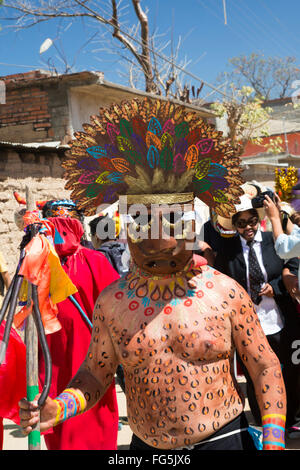 San Martín Tilcajete, Oaxaca, Mexiko - Bewohner feiern Karneval am Tag bevor die Fastenzeit beginnt. Stockfoto