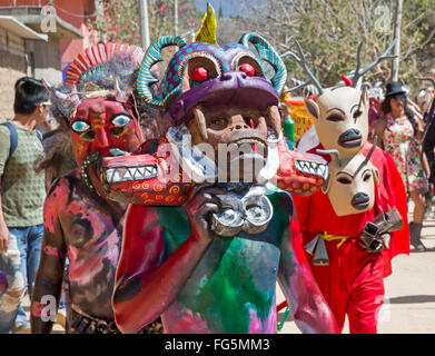 San Martín Tilcajete, Oaxaca, Mexiko - Bewohner feiern Karneval am Tag bevor die Fastenzeit beginnt. Stockfoto