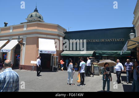 Mercado Central de Santiago, Chile. Großen Markt eine riesige Auswahl an frischem Fisch und Meeresfrüchten zu verkaufen. Stockfoto