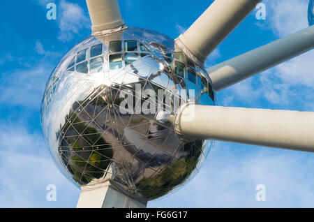 Brüssel, Belgien - 11. Juli 2015: Das Atomium Denkmal, errichtet ein Gebäude in Brüssel ursprünglich für die Expo 58, die 1958 Bru Stockfoto