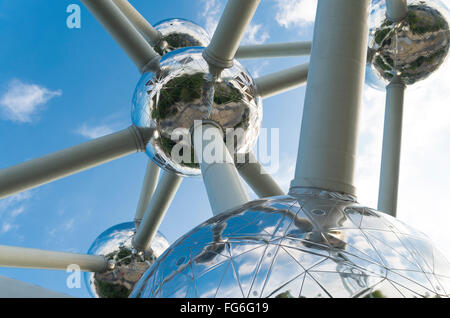 Brüssel, Belgien - 11. Juli 2015: Das Atomium Denkmal, errichtet ein Gebäude in Brüssel ursprünglich für die Expo 58, die 1958 Bru Stockfoto