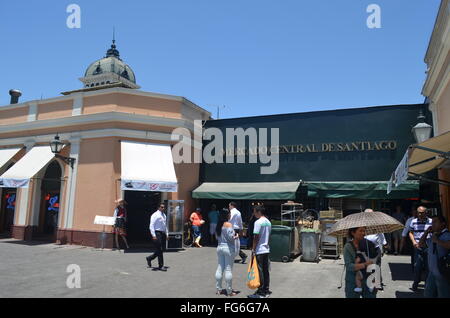 Mercado Central de Santiago, Chile. Großen Markt eine riesige Auswahl an frischem Fisch und Meeresfrüchten zu verkaufen. Stockfoto