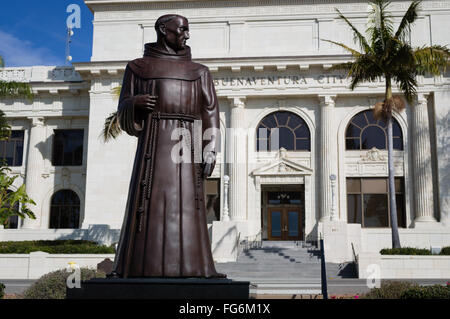 Junipero Serra die Statue vor dem Rathaus, Ventura, Kalifornien. Stockfoto