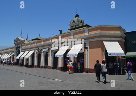 Mercado Central de Santiago, Chile. Großen Markt eine riesige Auswahl an frischem Fisch und Meeresfrüchten zu verkaufen. Stockfoto