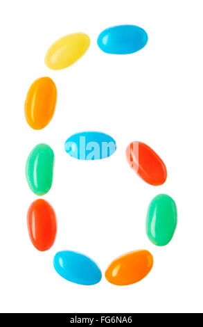 "6" Anzahl der bunten Bonbons, die isoliert auf weißem Hintergrund gemacht Stockfoto