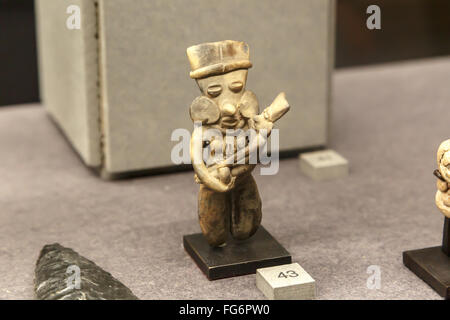 Florenz, Italien - 20. September 2015: Nahaufnahme Detailansicht der kleine basaltischen olmekische Figur in Florenz ausgestellt. Stockfoto