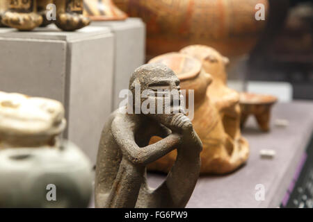 Florenz, Italien - 20. September 2015: Nahaufnahme Detailansicht der kleine basaltischen olmekische Figur in Florenz ausgestellt. Stockfoto