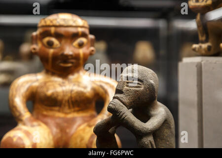 Florenz, Italien - 20. September 2015: Nahaufnahme Detailansicht der kleine basaltischen olmekische Figur in Florenz ausgestellt. Stockfoto