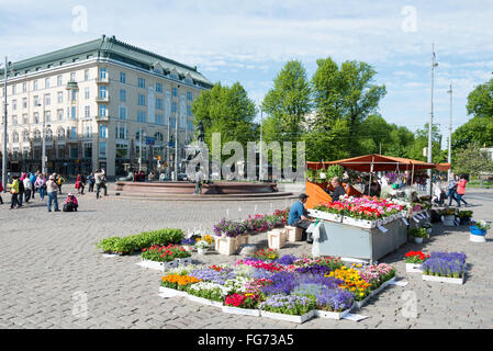 Blumenstand, Kauppatori-Marktplatz, Helsinki, Republik Finnland Stockfoto