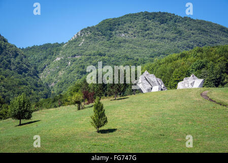 Tjentiste Kriegerdenkmal in Sutjeska Nationalpark in Entität Republika Srpska, Bosnien und Herzegowina Stockfoto